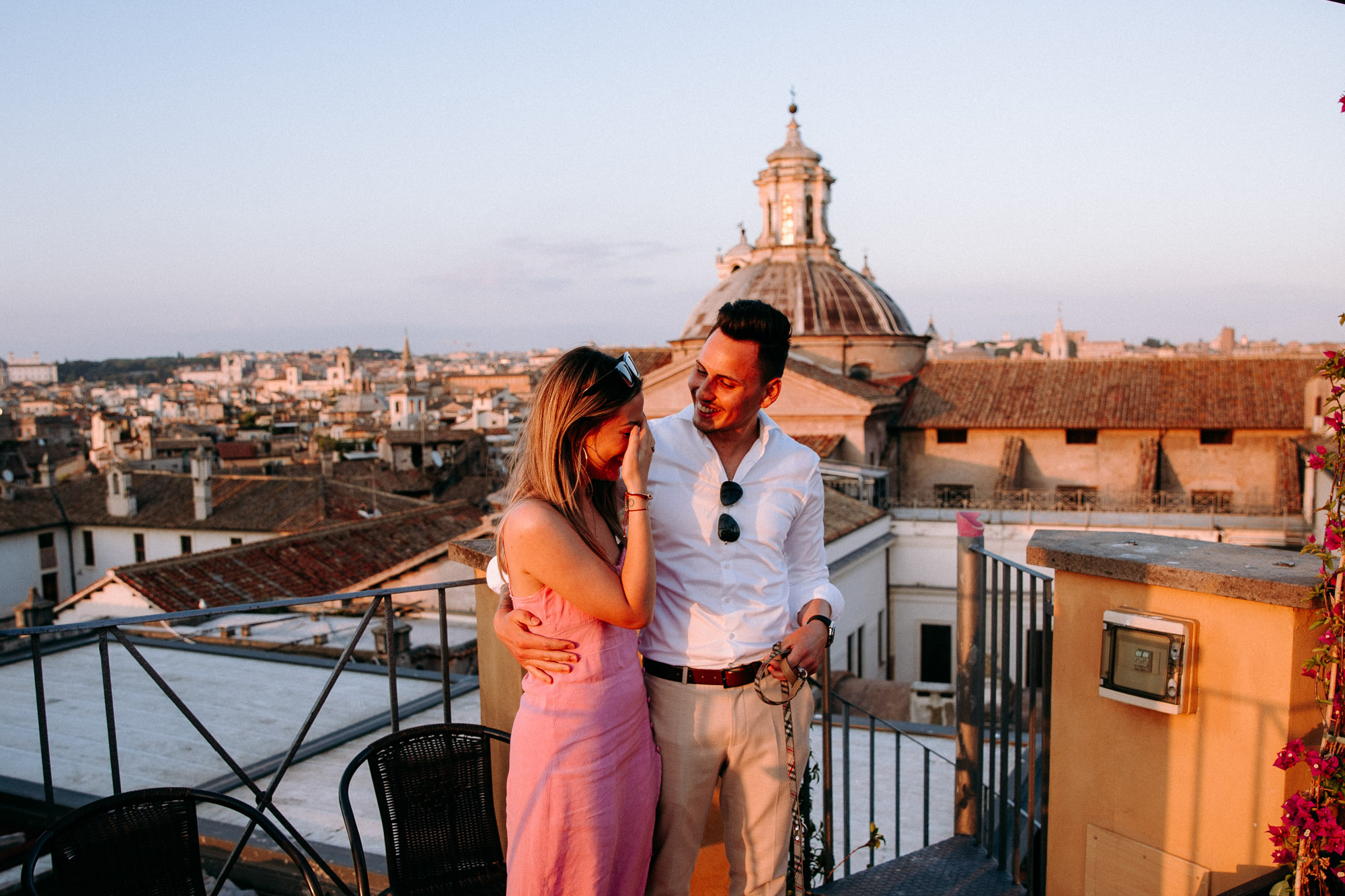 Plan a luxury proposal in Rome with exclusive locations, refined decoration and professional photography. An unforgettable proposal in Rome.